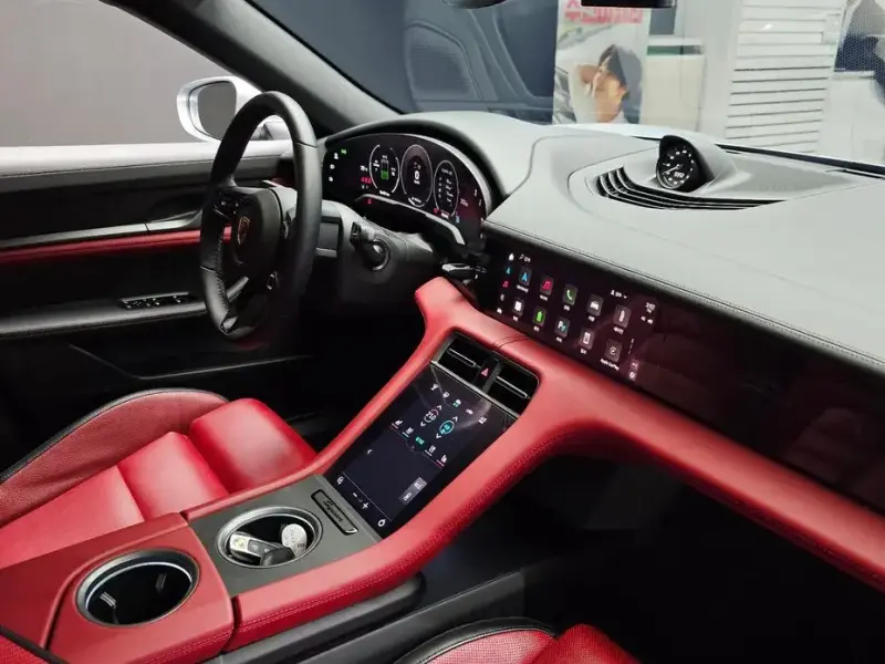 2025 Porsche Taycan с пробегом 16 605 км