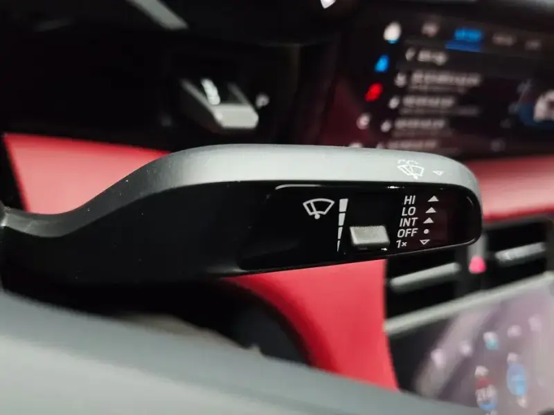 2025 Porsche Taycan с пробегом 16 605 км
