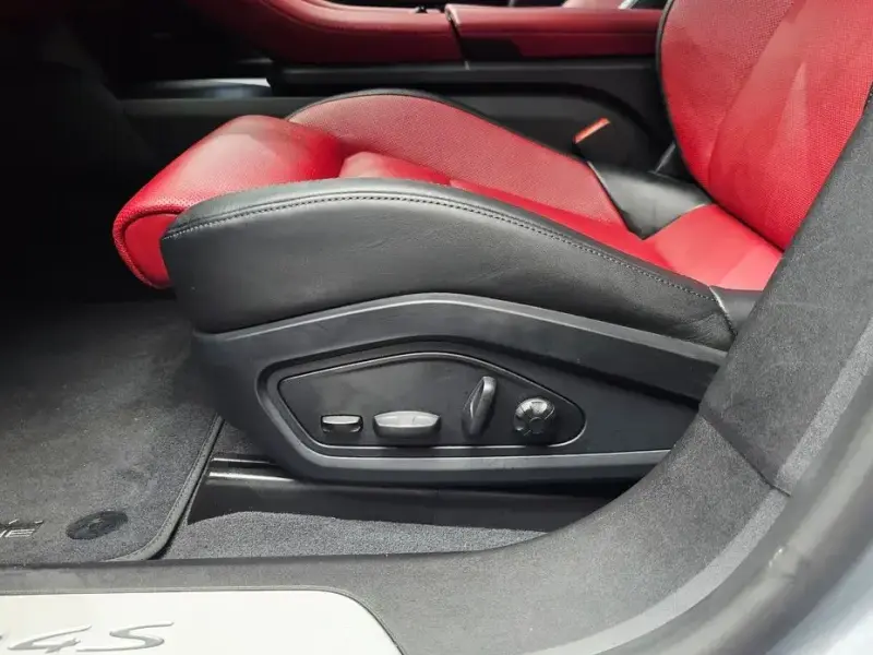 2025 Porsche Taycan с пробегом 16 605 км