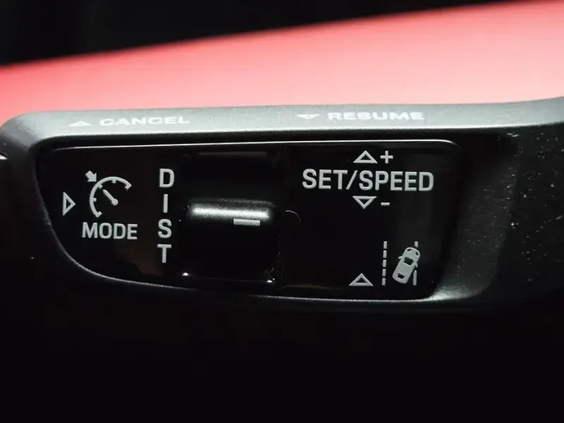 2025 Porsche Taycan с пробегом 16 605 км