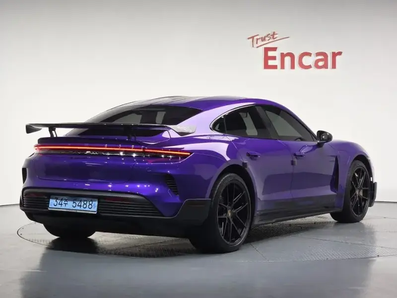 2025 Porsche Taycan с пробегом 9 546 км