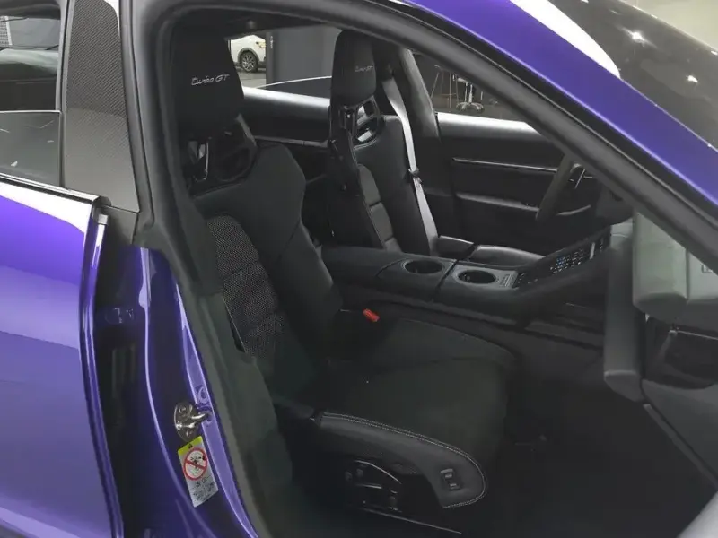 2025 Porsche Taycan с пробегом 9 546 км