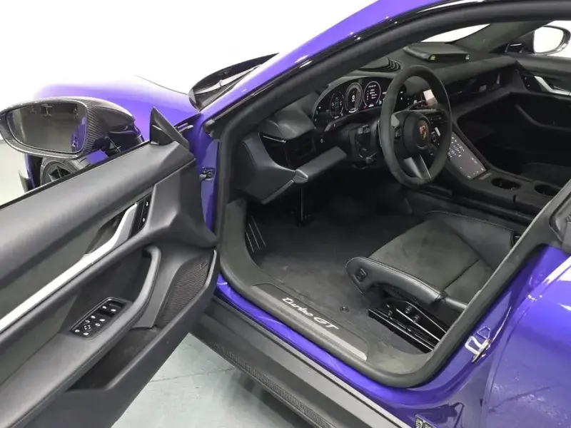 2025 Porsche Taycan с пробегом 9 546 км