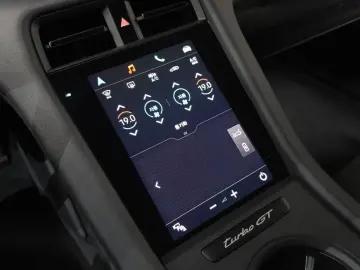 2025 Porsche Taycan с пробегом 9 546 км