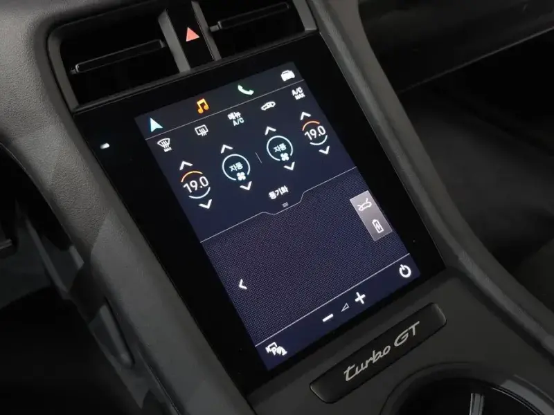 2025 Porsche Taycan с пробегом 9 546 км