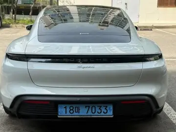 2025 Porsche Taycan с пробегом 21 500 км