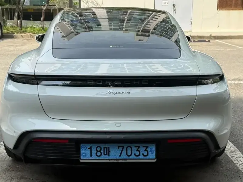 2025 Porsche Taycan с пробегом 21 500 км