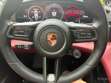 2025 Porsche Taycan с пробегом 21 500 км