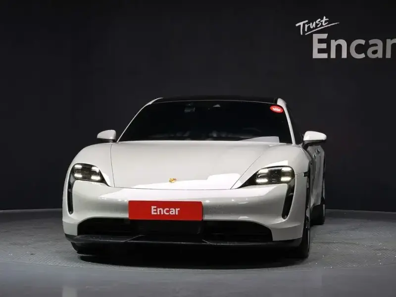 2024 Porsche Taycan с пробегом 32 198 км