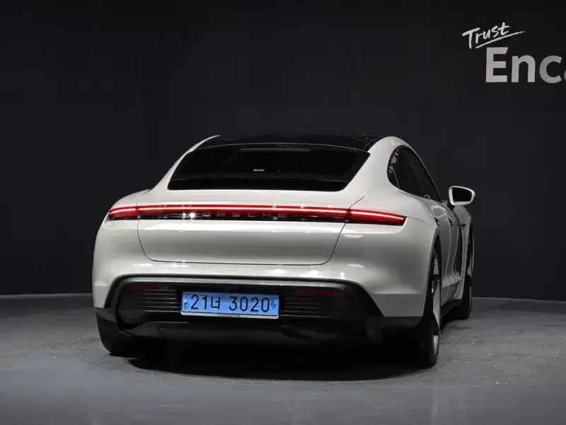 2024 Porsche Taycan с пробегом 32 198 км
