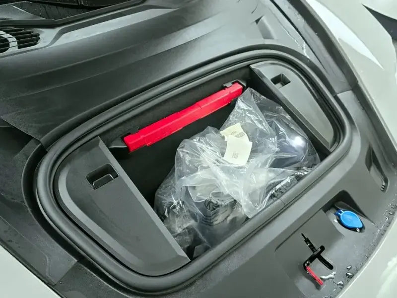 2024 Porsche Taycan с пробегом 32 198 км