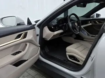 2024 Porsche Taycan с пробегом 32 198 км