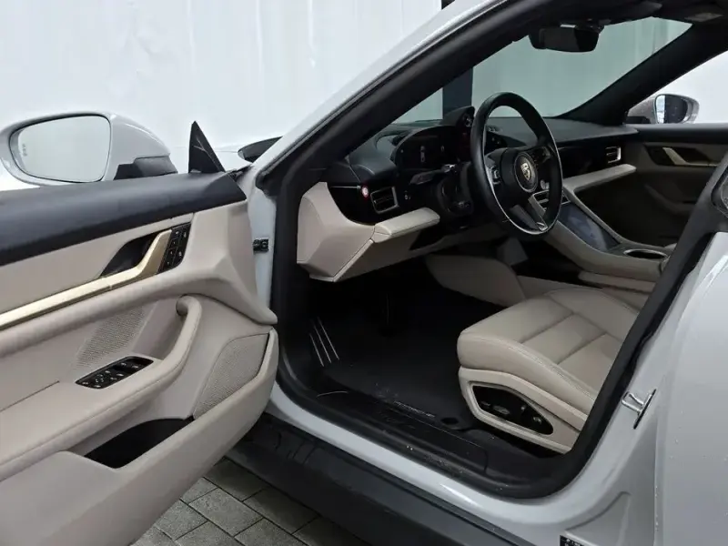 2024 Porsche Taycan с пробегом 32 198 км