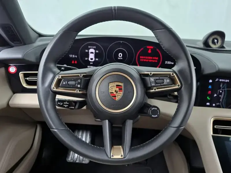 2024 Porsche Taycan с пробегом 32 198 км