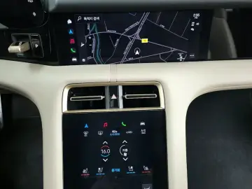2024 Porsche Taycan с пробегом 32 198 км