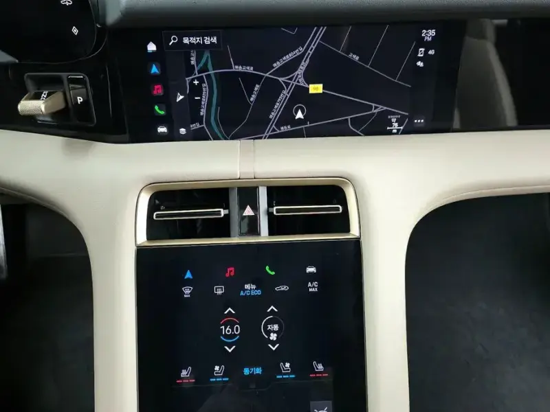 2024 Porsche Taycan с пробегом 32 198 км