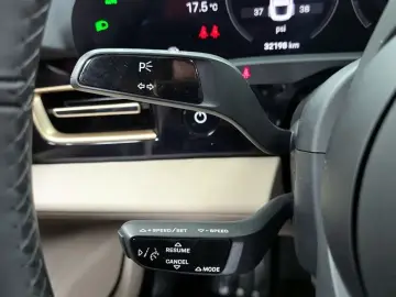 2024 Porsche Taycan с пробегом 32 198 км