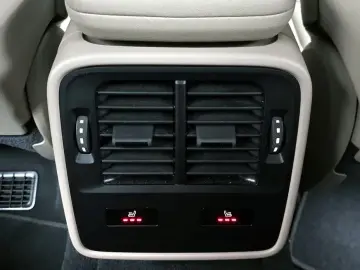 2024 Porsche Taycan с пробегом 32 198 км