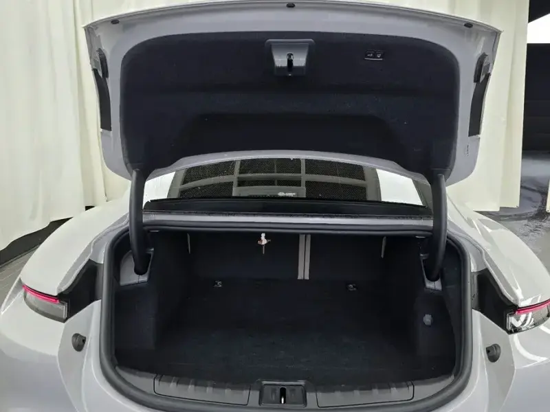 2024 Porsche Taycan с пробегом 32 198 км
