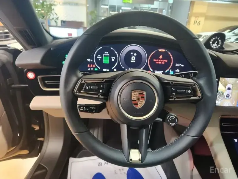 2025 Porsche Taycan с пробегом 950 км