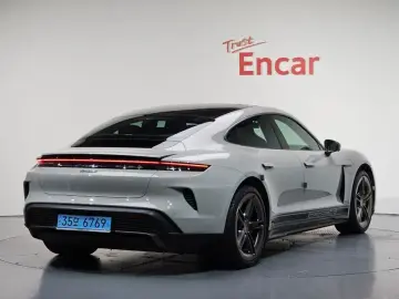 2024 Porsche Taycan с пробегом 5 226 км