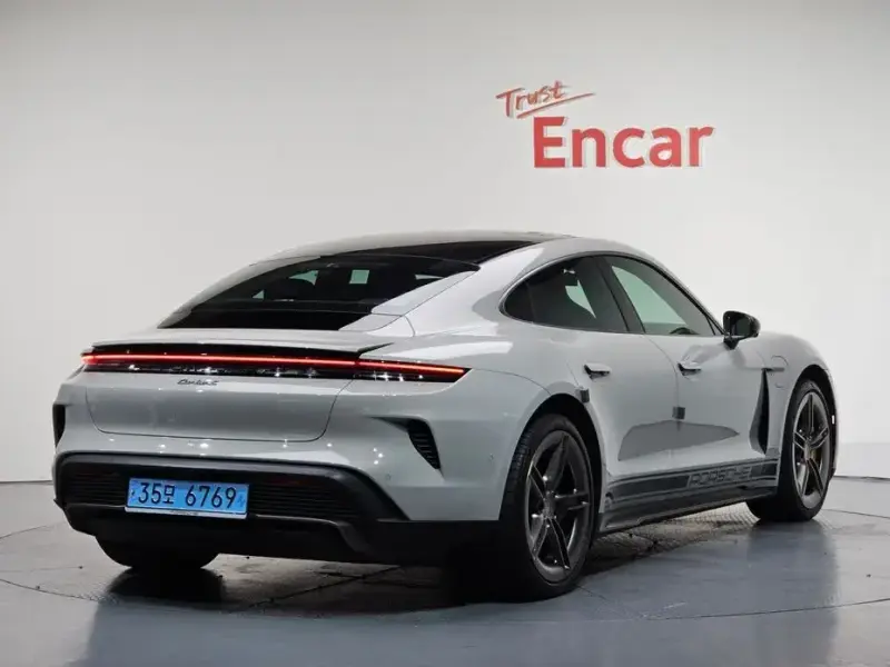 2024 Porsche Taycan с пробегом 5 226 км