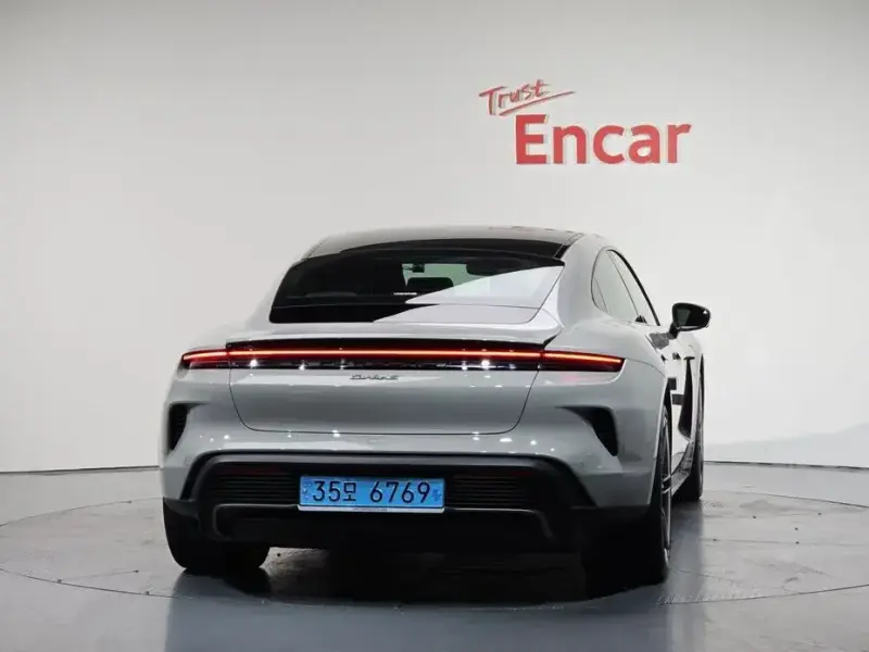 2024 Porsche Taycan с пробегом 5 226 км