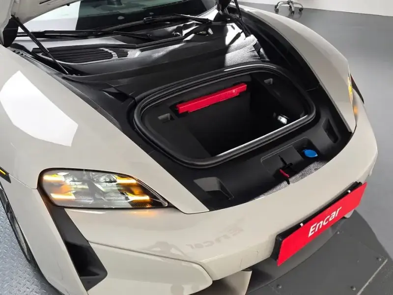 2024 Porsche Taycan с пробегом 5 226 км