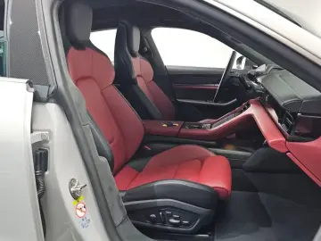 2024 Porsche Taycan с пробегом 5 226 км