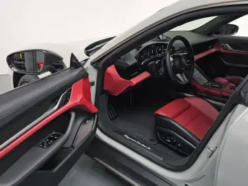 2024 Porsche Taycan с пробегом 5 226 км