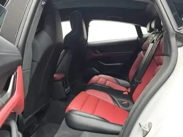 2024 Porsche Taycan с пробегом 5 226 км