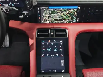 2024 Porsche Taycan с пробегом 5 226 км
