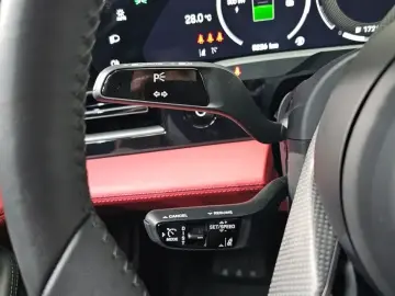 2024 Porsche Taycan с пробегом 5 226 км