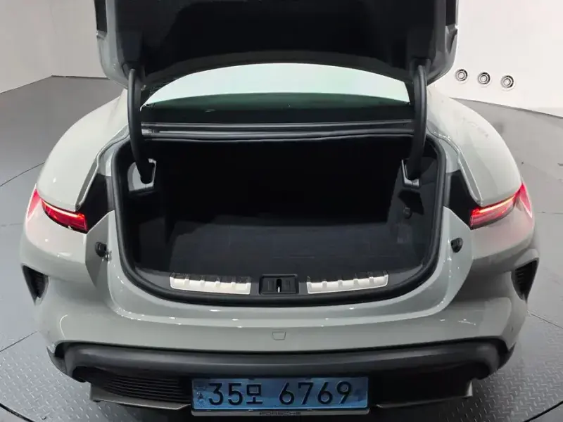 2024 Porsche Taycan с пробегом 5 226 км