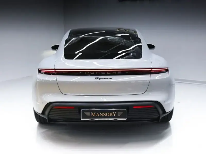 2025 Porsche Taycan с пробегом 10 850 км