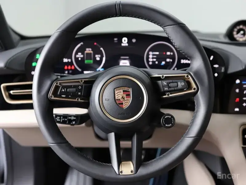 2025 Porsche Taycan с пробегом 10 850 км