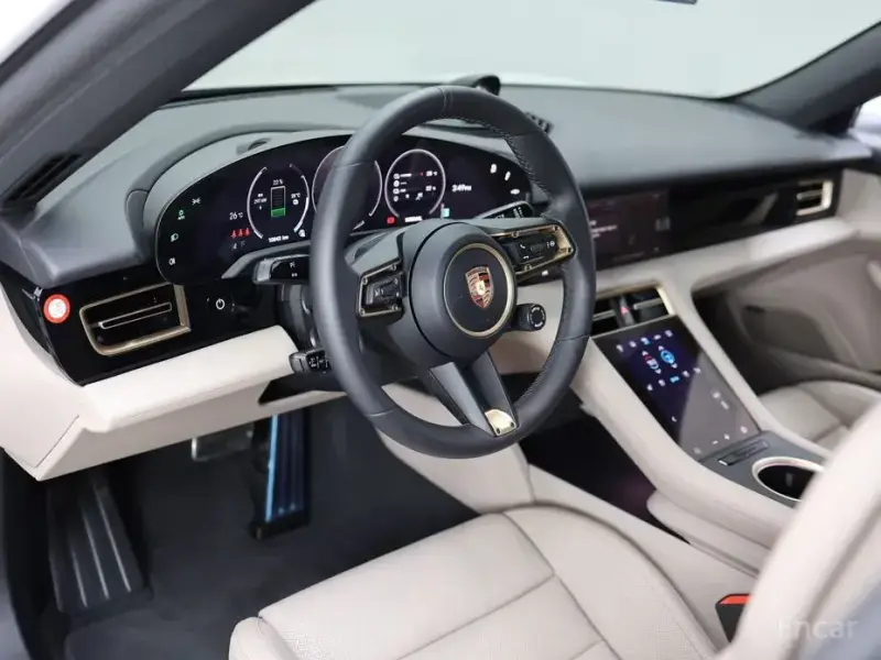 2025 Porsche Taycan с пробегом 10 850 км