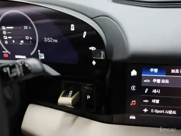 2025 Porsche Taycan с пробегом 10 850 км