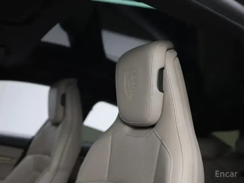 2025 Porsche Taycan с пробегом 10 850 км