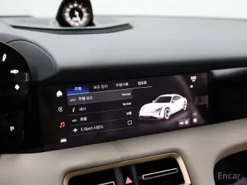 2025 Porsche Taycan с пробегом 10 850 км