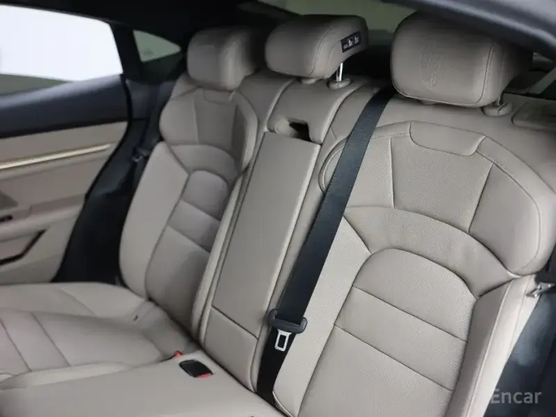 2025 Porsche Taycan с пробегом 10 850 км