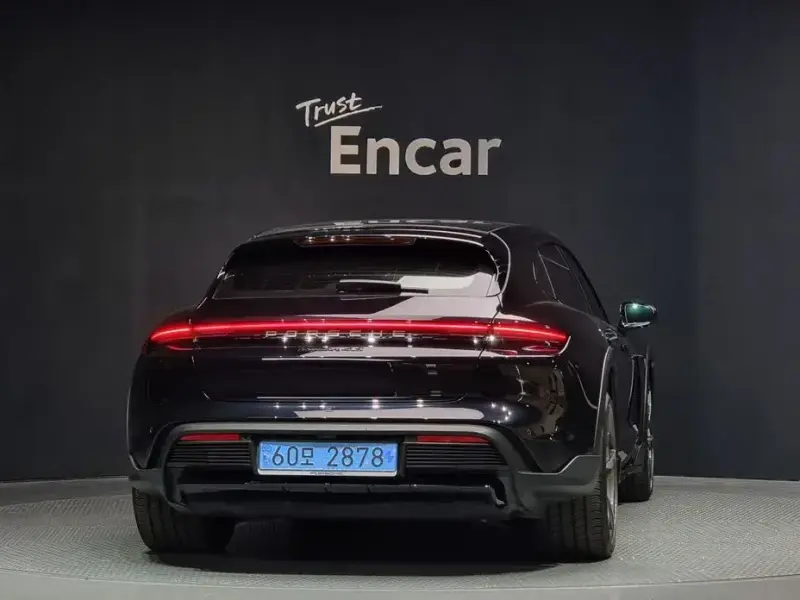 2024 Porsche Taycan с пробегом 34 545 км