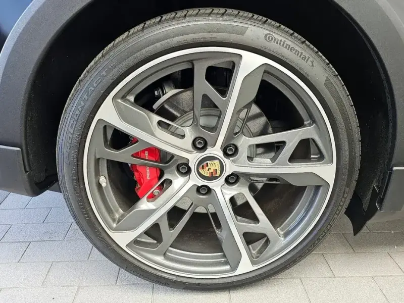 2024 Porsche Taycan с пробегом 34 545 км