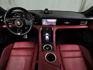 2024 Porsche Taycan с пробегом 34 545 км