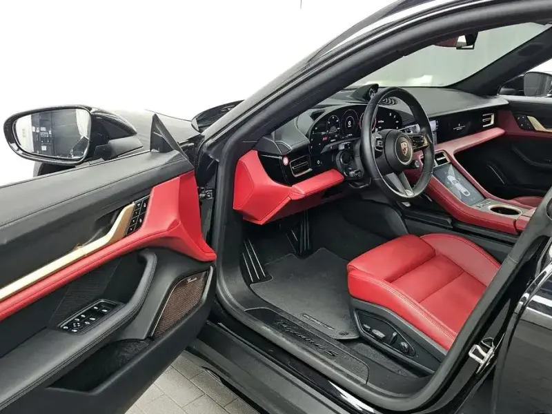 2024 Porsche Taycan с пробегом 34 545 км