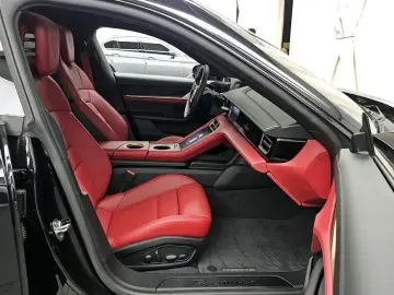 2024 Porsche Taycan с пробегом 34 545 км