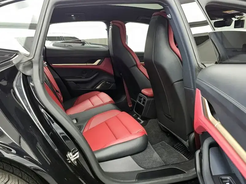 2024 Porsche Taycan с пробегом 34 545 км