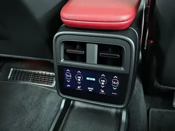 2024 Porsche Taycan с пробегом 34 545 км