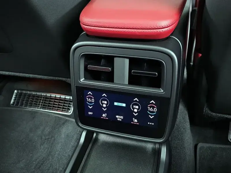 2024 Porsche Taycan с пробегом 34 545 км