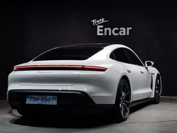 2024 Porsche Taycan с пробегом 19 059 км